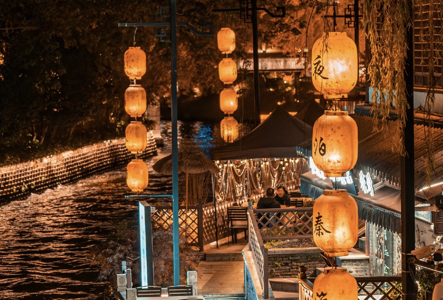 Qinhuai River at dusk