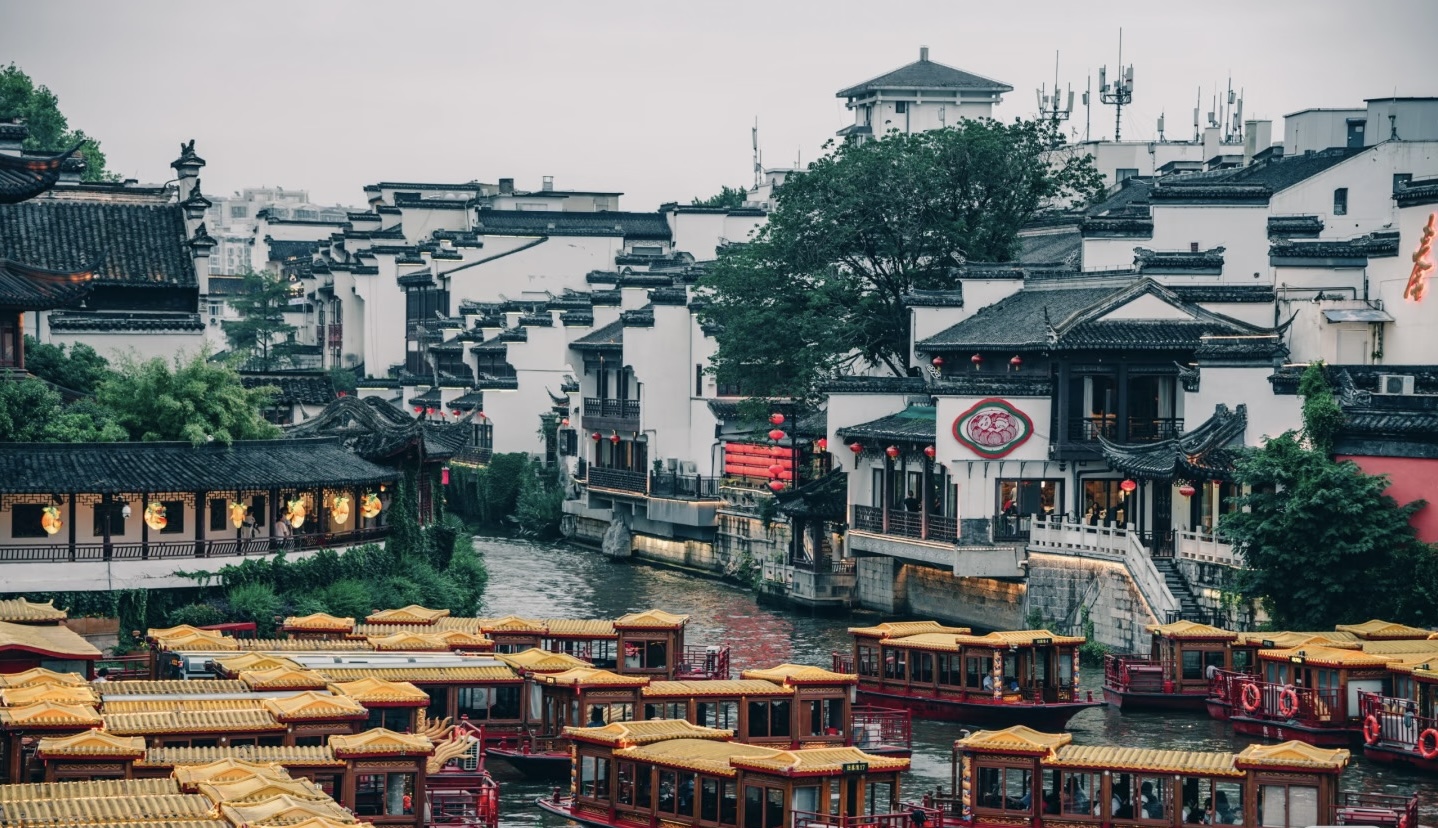 Qinhuai River at dusk