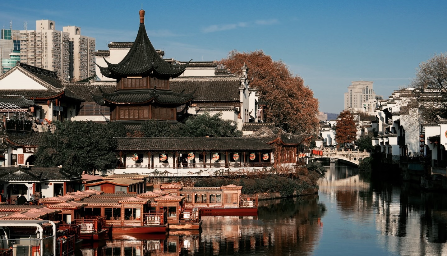 Qinhuai River at dusk