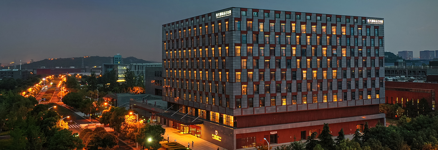 Qinhuai River at dusk
